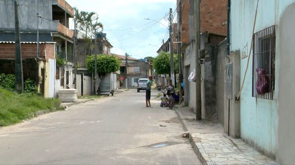 Mulher esfaqueia namorado 