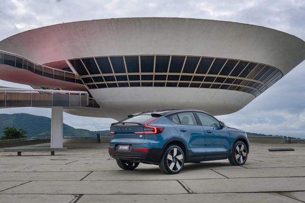 Volvo C40 é primeiro modelo da marca projetado sem motor à combustão