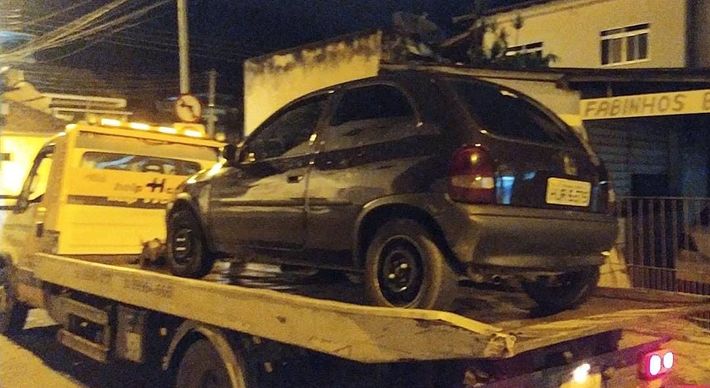 Após o roubo, a vítima recebeu um telefonema, informando que o veículo só seria devolvido se fosse pago o valor de R$ 4 mil; o carro foi recuperado