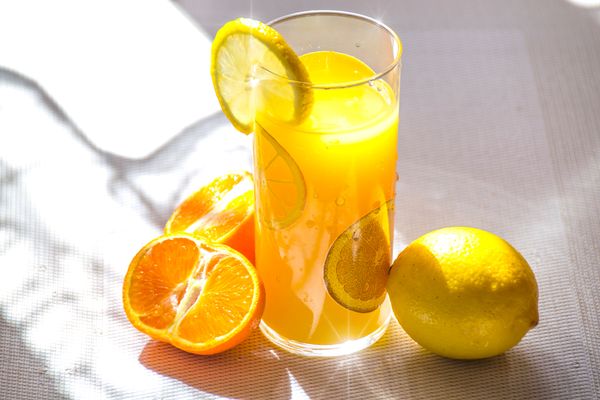 Suco de laranja é uma fonte natural de vitamina C