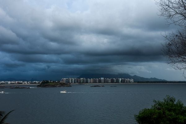 Tempo fechado e com chuva neste domingo (13/02) em Vitória