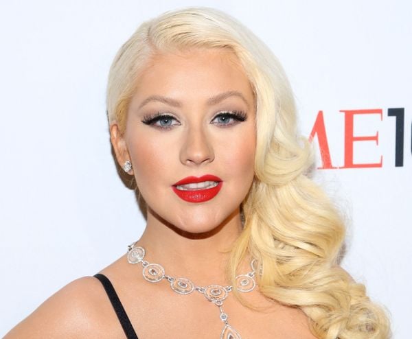 A cantora Christina Aguilera  está de volta com o EP 
