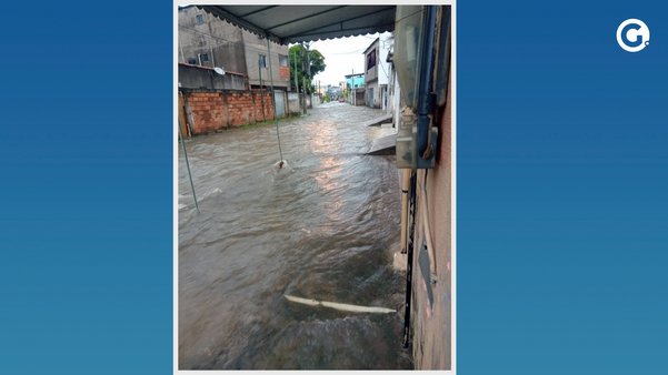 No fim de semana, durante a chuva, Rua Hélio Orlandi, no Centro de São Mateus, parecia um rio