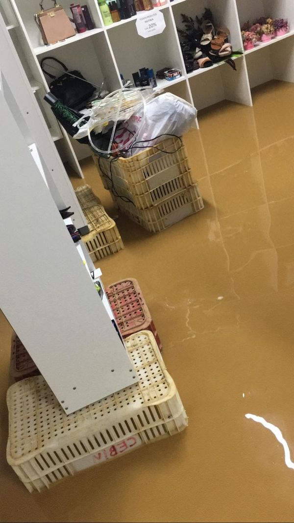 Chuva alaga ruas em comunidade de Alfredo Chaves por Redes sociais 