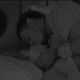 Jade Picon e Paulo André trocam beijos na cama