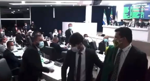 Bate-boca na Câmara da Serra durante sessão desta quarta-feira (16