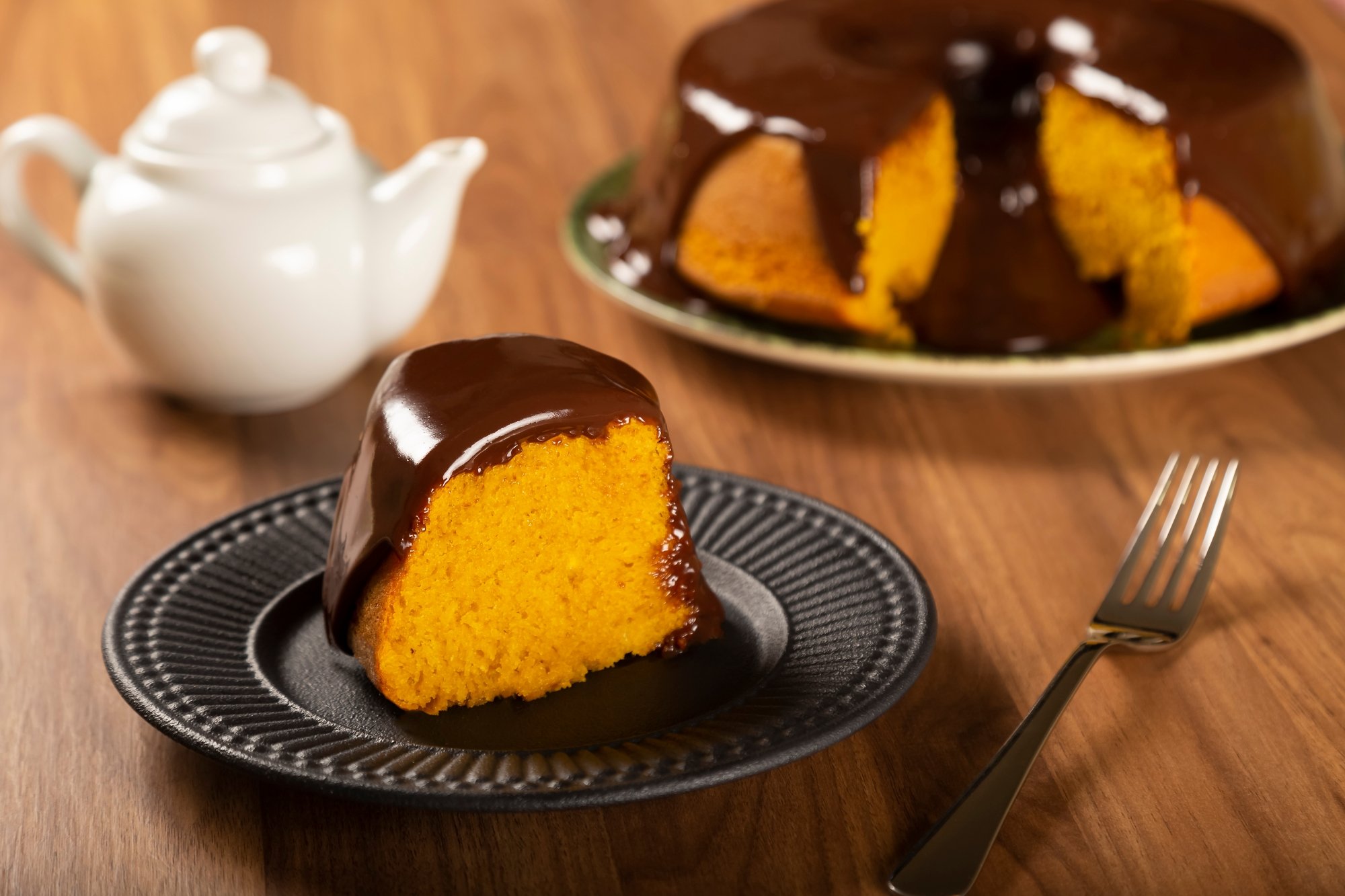 Bolo de cenoura com calda de chocolate fácil - Estadão