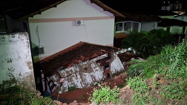 Muro cede, atinge casa e mata ex-secretário de Agricultura de Alegre por João Henrique Castro