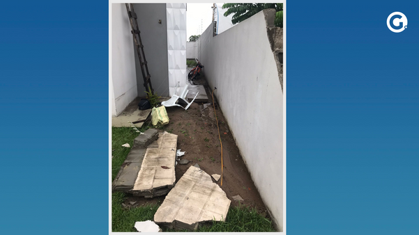 Muro de casa caiu, como impacto da chuva, em Linhares