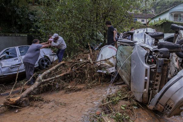  Estragos provocados pela forte chuva que atingiu a cidade de Petrópolis, na região serrana do estado do Rio de Janeiro por Eduardo Anizelli/Folhapress
