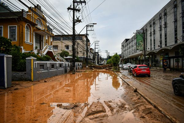 PETRÓPOLIS, RJ 16.02.2022 - Petrópolis, na região serrana do Rio de Janeiro, amanhece com lama e destruição após forte temporal que causou várias mortes.  por  Alexandre Neto/Photo Press/Folhapress