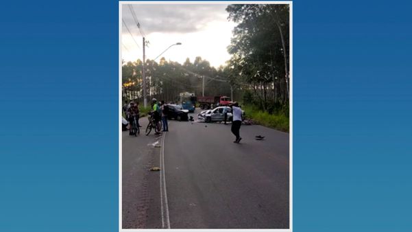 Acidente na Avenida Audifax Barcelos deixou três feridos nesta quinta-feira (17)