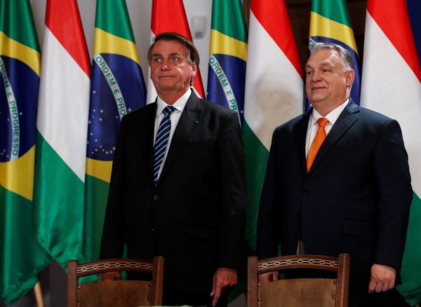 Em viagem improvisada à Hungria, presidente do Brasil  visitou ícone da extrema direita europeia e voltou a sugerir influência sobre Vladimir Putin, presidente russo