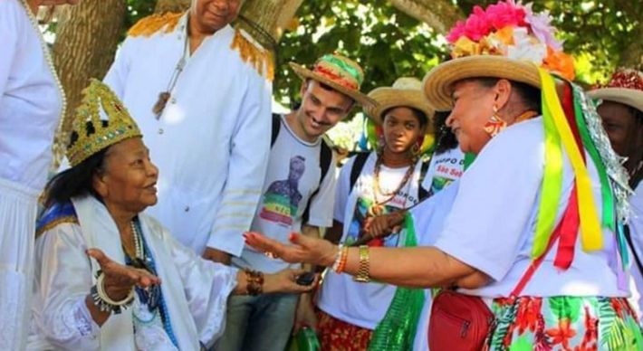 Dona Astrogilda, guia das tradições em Aracruz que morreu no ano passado por complicações da Covid-19, é lembrada pela cantora Monique Rocha em samba e videoclipe inéditos