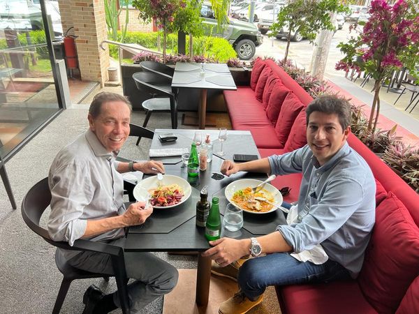 Valdecir Torezani e Tom Villaschi:  em almoço de negócios