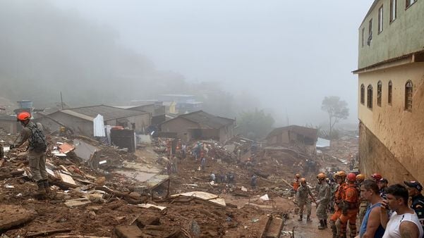 Bombeiros capixabas chegam a Petrópolis para reforçar buscas por vítimas das chuvas por Divulgação/Governo do Espírito Santo