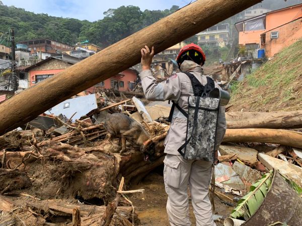 Bombeiros capixabas chegam a Petrópolis para reforçar buscas por vítimas das chuvas por Divulgação/Governo do Espírito Santo