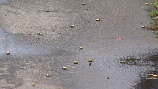 Cápsulas ficaram espalhadas no chão após assassinato em Planalto Serrano