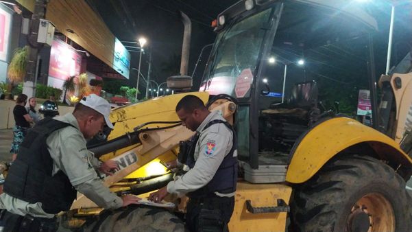 Trator foi removido para o pátio da Polícia Militar, na Serra