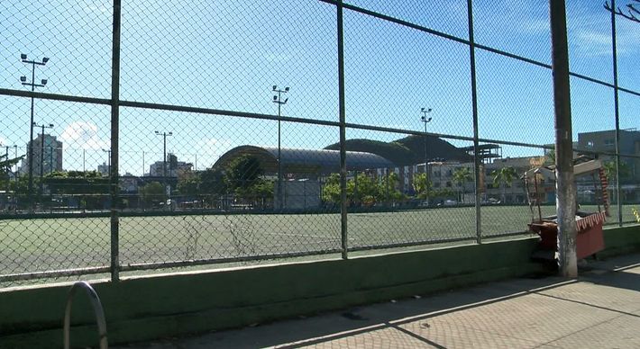 Felipe Antônio Alves Chaves foi assassinado ao lado da arquibancada do campo de futebol, na madrugada desta segunda-feira (21)