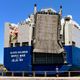Imagem - Navio gigante faz manobra na baía de Vitória