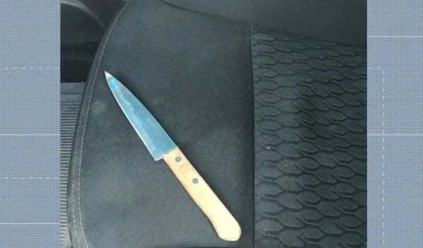 O motorista usou esta faca para ameaçar o condutor da van. Ele acabou preso