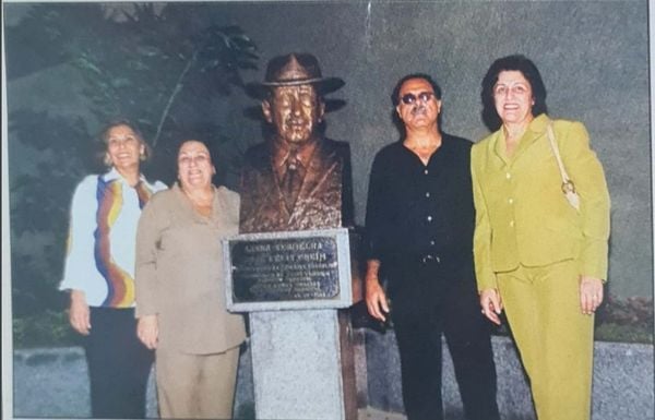 Busto de bronze é furtado em Cachoeiro de Itapemirim
