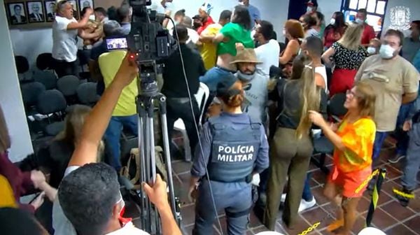 Confusão durante sessão da Câmara de São Mateus
