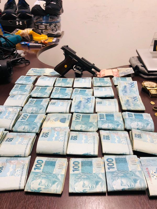 Segundo a polícia, diversos objetos foram adquiridos com os valores dos furtos por Divulgação \ PCES