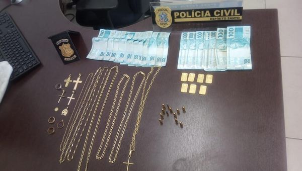 Segundo a polícia, diversos objetos foram adquiridos com os valores dos furtos por Divulgação \ PCES