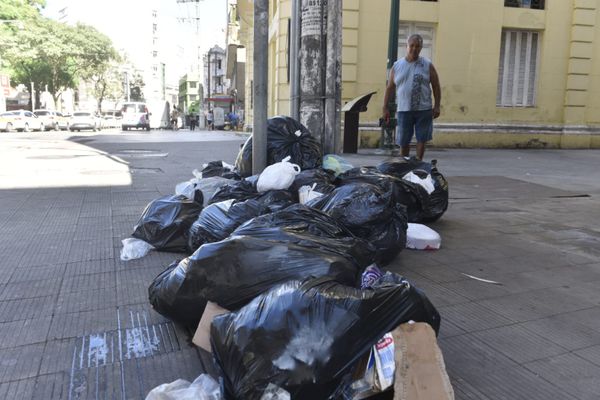 Lixo acumulado em ruas do Centro de Vitória por Ricardo Medeiros