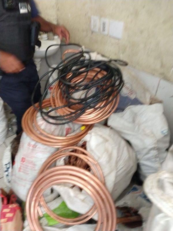 Quase meia tonelada de fios de cobre é apreendida em Vitória por Divulgação|PMV