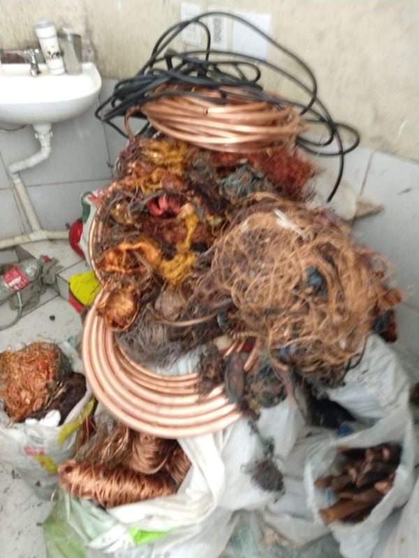 Quase meia tonelada de fios de cobre é apreendida em Vitória por Divulgação|PMV