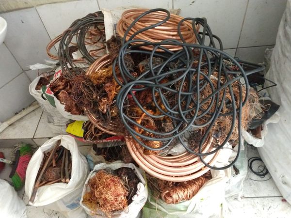 Quase meia tonelada de fios de cobre é apreendida em Vitória por Divulgação|PMV