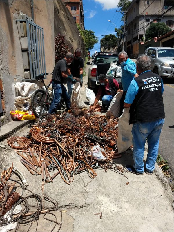 Quase meia tonelada de fios de cobre é apreendida em Vitória por Divulgação|PMV