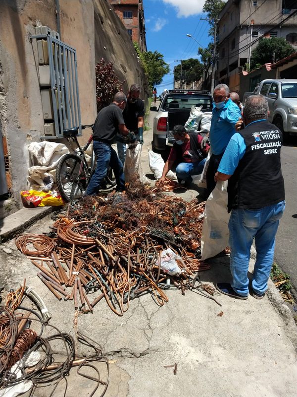 Quase meia tonelada de fios de cobre é apreendida em Vitória por Divulgação|PMV