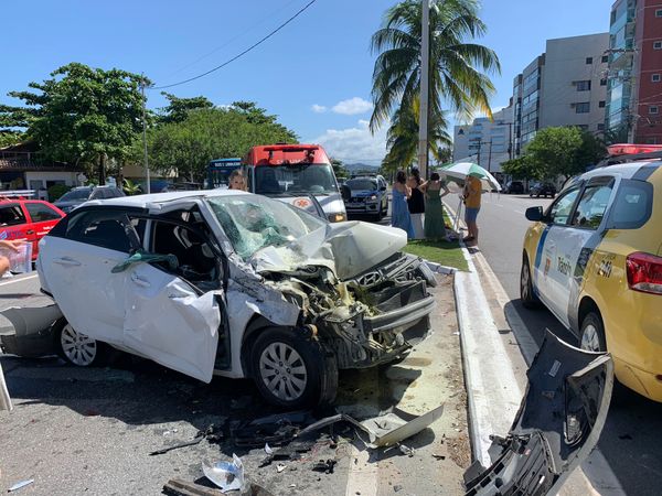 O carro HB20 foi o mais danificado no acidente que aconteceu em Vitória, nesta quarta-feira (23) por Naiara Arpini