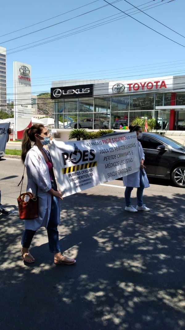 Peritos da Polícia Civil fazem protesto na Reta da Penha, em Vitória por Leitor de A Gazeta