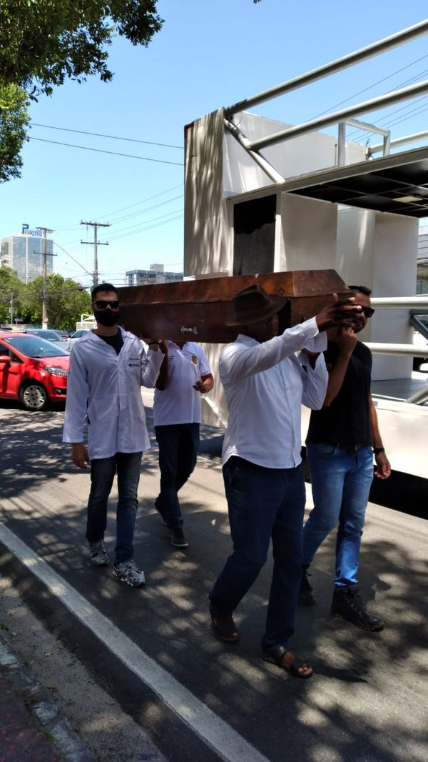 Peritos da Polícia Civil fazem protesto na Reta da Penha, em Vitória por Leitor de A Gazeta