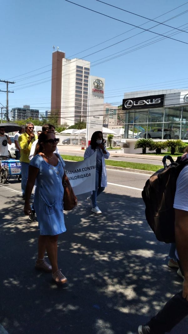 Peritos da Polícia Civil fazem protesto na Reta da Penha, em Vitória por Leitor de A Gazeta