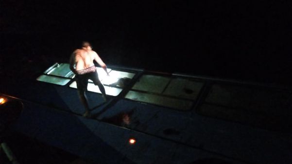 Ônibus cai de ponte e deixa feridos em acidente em Boa Esperança por Leitor | A Gazeta