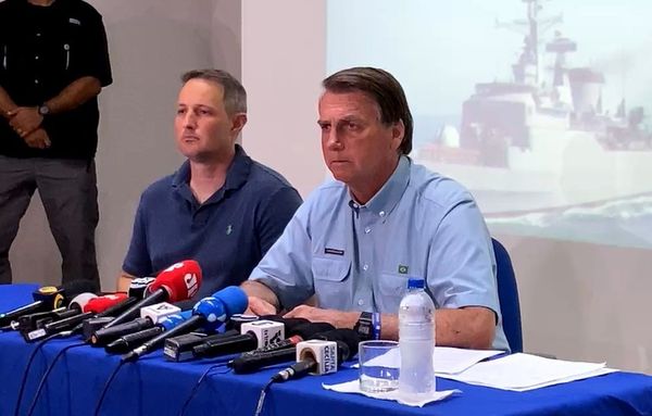 Presidente Jair Bolsonaro em coletiva neste domingo
