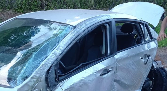 Ocorrência foi registrada na manhã desta terça-feira (1°) em Meaípe; cinco pessoas estavam no carro