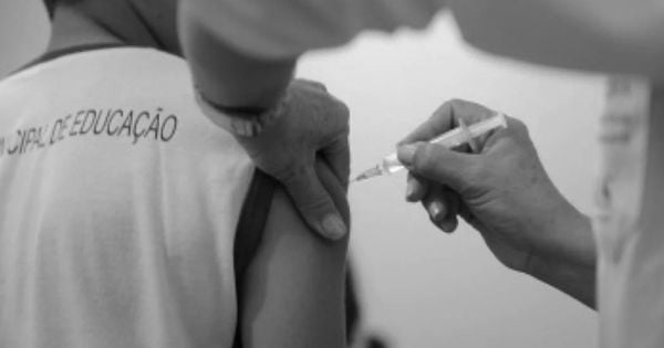 Mais de 500 mil crianças e adolescentes não foram vacinados  ou estão com o esquema vacinal incompleto contra a Covid-19. Com a chegada de vacina contra a dengue, é preciso mudar esse quadro de baixo engajamento