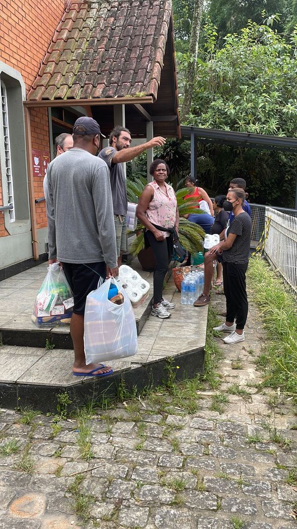 Ação solidária da ICM em Petrópolis (RJ) por ICM/ Divulgação
