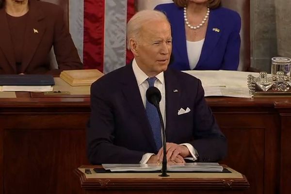 Biden anuncia fechamento do espaço aéreo para aviões da Rússia em discurso do Estado da União