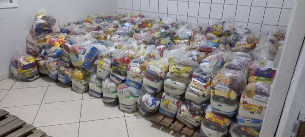 Mais de mil cestas básicas foram enviadas para o Rio de Janeiro e 6,5 toneladas de alimentos foram doados no Sul da Bahia
