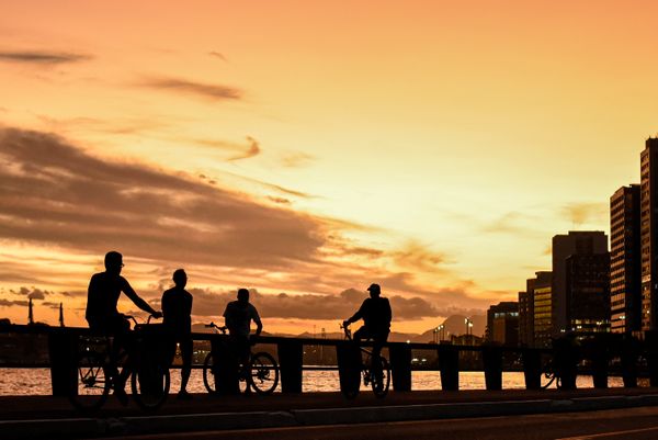 Anoitecer na baía de Vitória, Centro da Capital. Porto, navio, pôr do sol