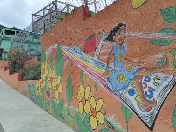 Arte no Centro Municipal de Educação Infantil Maria Nazareth Menegueli, no bairro Santa Martha, em Vitória