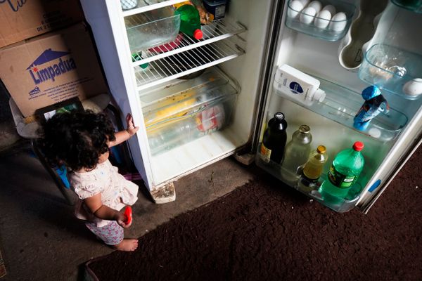 Especial Pobreza: geladeira vazia na casa de Maria das Graças Machado, a Gracinha, em Boa Vista, Vila Velha